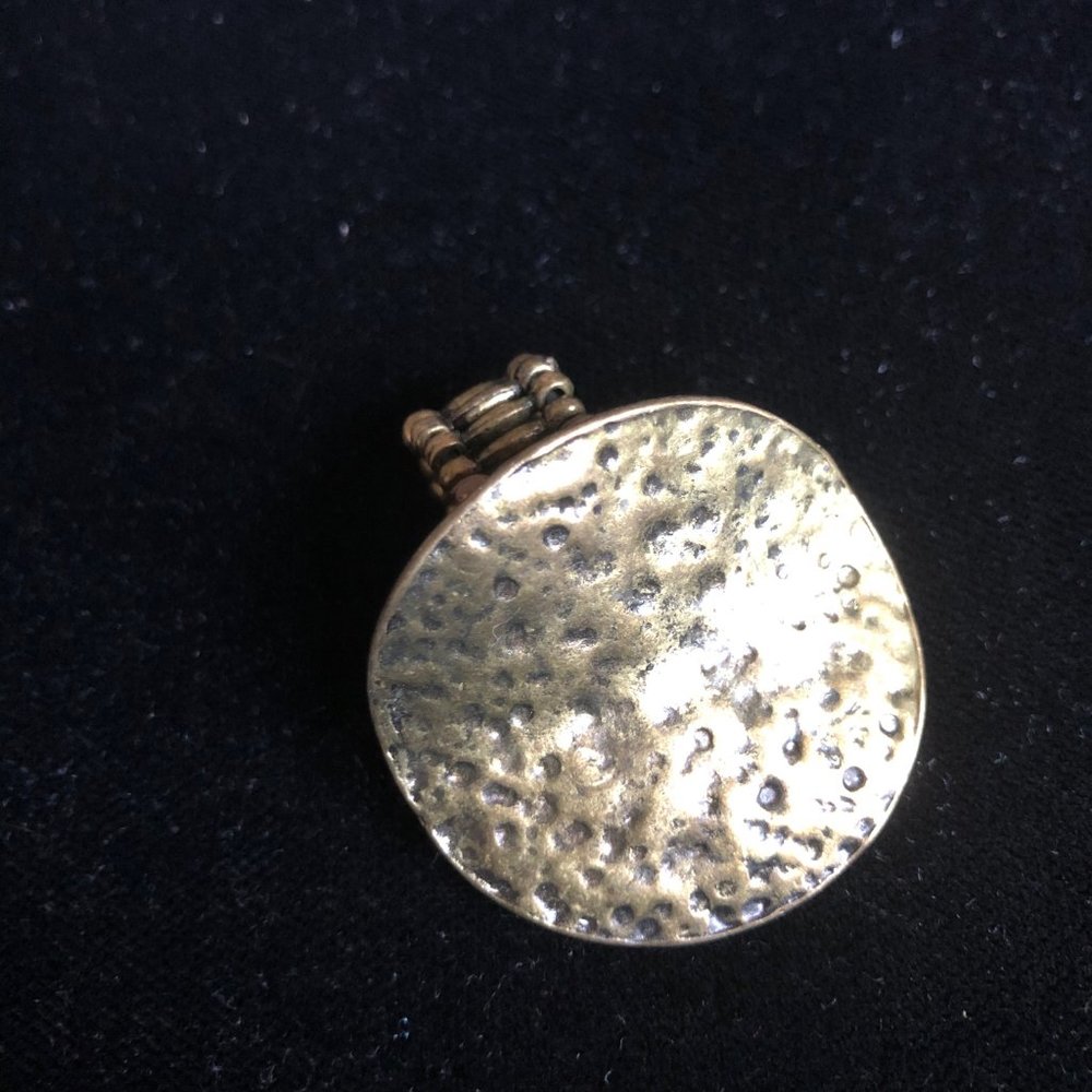 ring - hammered brass - Picture 3 of 4